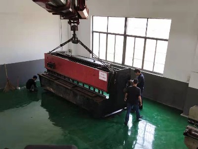 剪板機(jī)折彎?rùn)C(jī)室內(nèi)吊裝定位